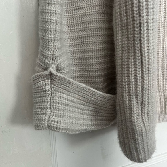 Althleta Cream Azalea Oversized Merino Wool and Cashmere Sweater Size M - Picture 8 of 12